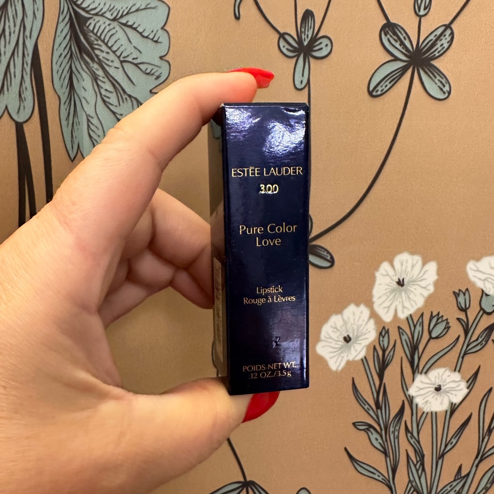 Estée Lauder pure color love lipstick